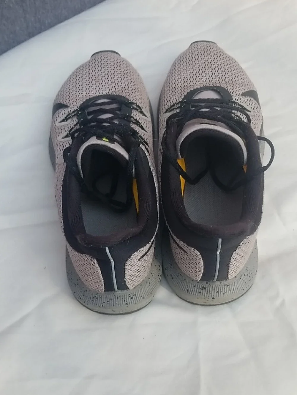 Nike Women's Quest 2 Gray and Black Mesh Running Sneakers Size 7